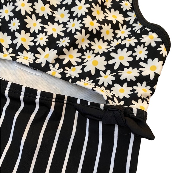 Girls Adorable Daisy Cutout Swimsuit - Picture 2 of 3